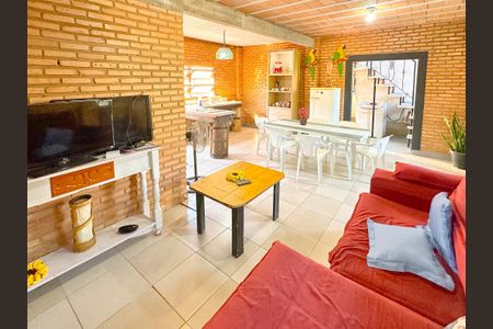 Casa para alugar com 92m², 2 quartos e 2 vagasSala de TV