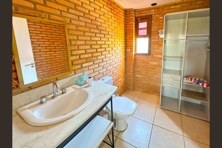 Casa para alugar com 92m², 2 quartos e 2 vagasBanheiro da Suíte