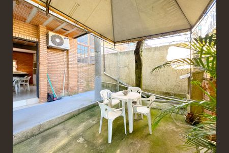 Casa para alugar com 92m², 2 quartos e 2 vagasÁrea externa