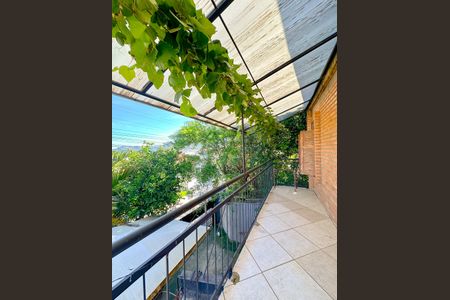 Casa para alugar com 92m², 2 quartos e 2 vagasVaranda