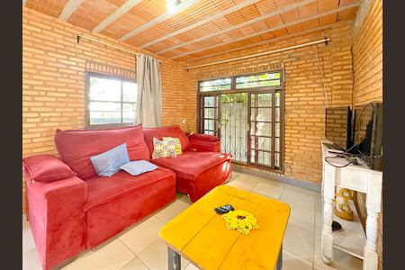 Casa para alugar com 92m², 2 quartos e 2 vagasSala de TV