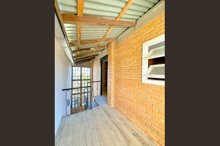 Casa para alugar com 92m², 2 quartos e 2 vagasEscada