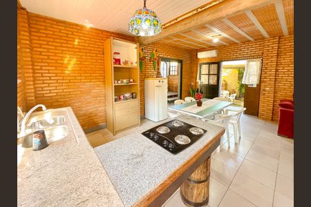 Casa para alugar com 92m², 2 quartos e 2 vagasCozinha