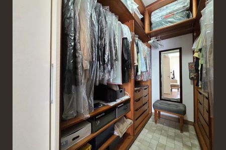 Apartamento à venda com 160m², 4 quartos e 3 vagasCloset da suíte 1