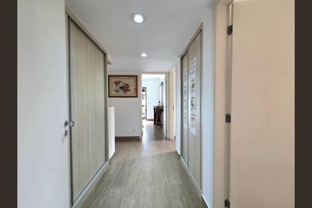 Apartamento à venda com 160m², 4 quartos e 3 vagasCorredor Quartos