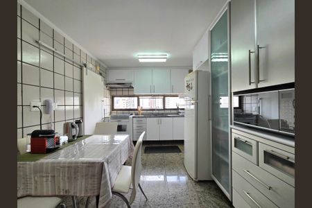 Apartamento à venda com 160m², 4 quartos e 3 vagasCozinha