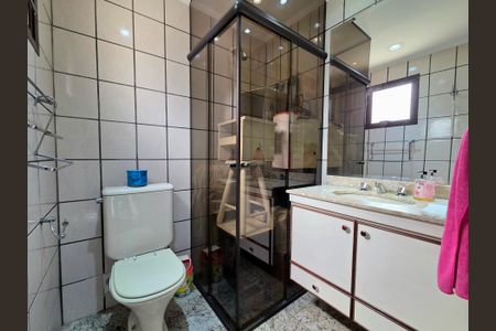 Apartamento à venda com 160m², 4 quartos e 3 vagasBanheiro da Suíte 2