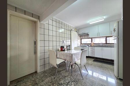 Apartamento à venda com 160m², 4 quartos e 3 vagasCozinha