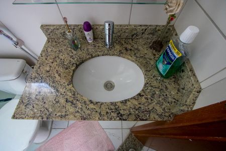 Apartamento à venda com 80m², 2 quartos e 1 vaga Apartamento à venda com 80m², 2 quartos e 1 vagaBanheiro