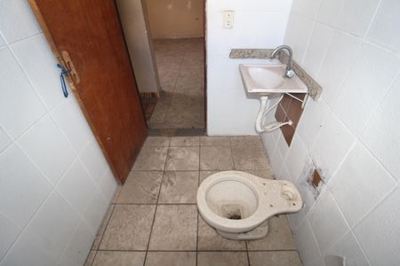 Casa para alugar com 250m², 2 quartos e 4 vagasCasa 2 - Banheiro