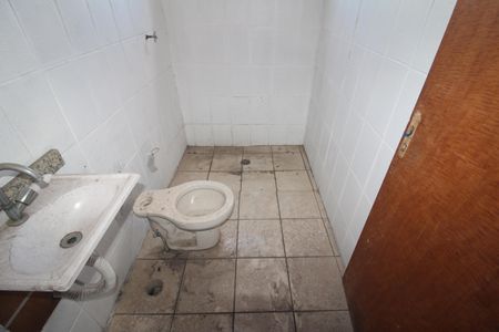 Casa para alugar com 250m², 2 quartos e 4 vagasCasa 2 - Banheiro
