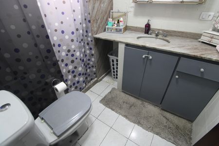Casa de condomínio à venda com 229m², 5 quartos e 2 vagasBanheiro social