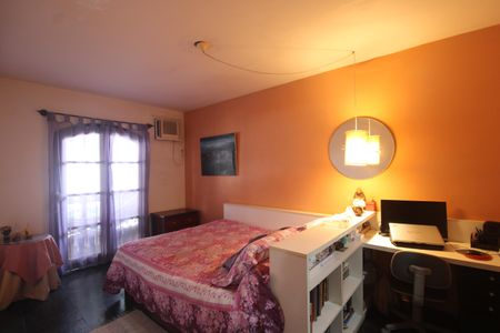 Casa de condomínio à venda com 229m², 5 quartos e 2 vagasSuíte