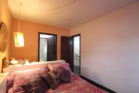 Casa de condomínio à venda com 229m², 5 quartos e 2 vagasSuíte