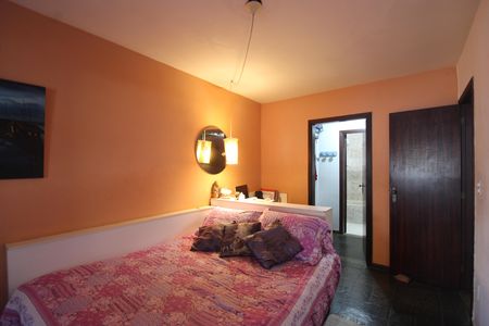 Casa de condomínio à venda com 229m², 5 quartos e 2 vagasSuíte