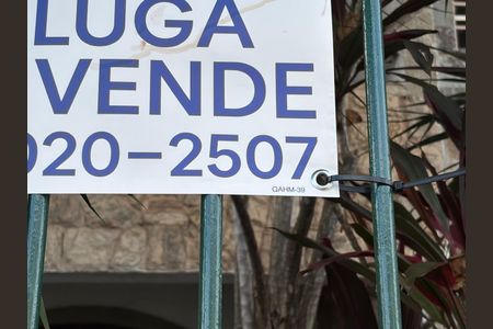 Casa de condomínio à venda com 229m², 5 quartos e 2 vagas Casa de condomínio à venda com 229m², 5 quartos e 2 vagasPlaca