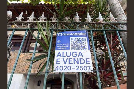 Casa de condomínio à venda com 229m², 5 quartos e 2 vagas Casa de condomínio à venda com 229m², 5 quartos e 2 vagasPlaca