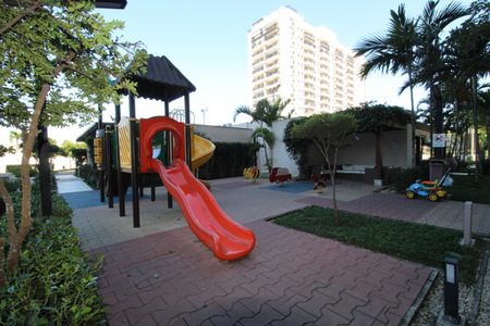 Apartamento para alugar com 167m², 3 quartos e 2 vagasÁrea comum - Playground
