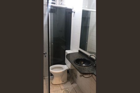 Banheiro de apartamento para alugar com 2 quartos, 50m² em Duque de Caxias, Betim