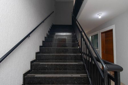 Apartamento à venda com 44m², 2 quartos e 1 vagaEscada