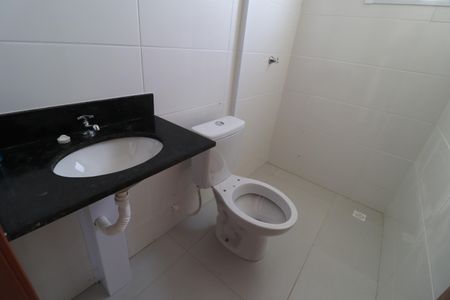 Apartamento para alugar com 57m², 2 quartos e 2 vagasBanheiro do Quarto 2