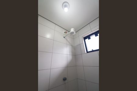 Banheiro Social de kitnet/studio para alugar com 1 quarto, 16m² em Xaxim, Curitiba