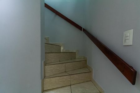 Casa à venda com 200m², 3 quartos e 2 vagasEscada