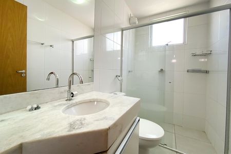 Apartamento à venda com 80m², 3 quartos e 1 vaga Apartamento à venda com 80m², 3 quartos e 1 vagaBanheiro