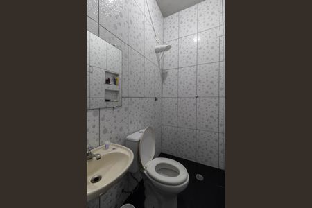 Banheiro de casa para alugar com 1 quarto, 60m² em Vila Chabilandia, São Paulo