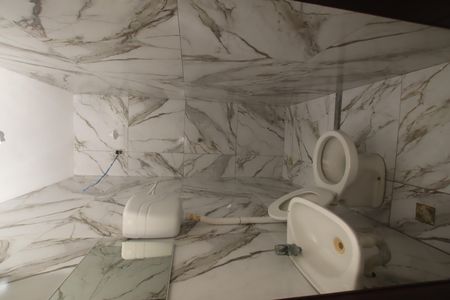 Casa de condomínio para alugar com 135m², 3 quartos e 2 vagasBanheiro de serviço