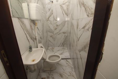 Casa de condomínio para alugar com 135m², 3 quartos e 2 vagasBanheiro de serviço