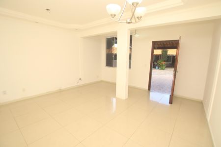 Casa de condomínio para alugar com 135m², 3 quartos e 2 vagasSala