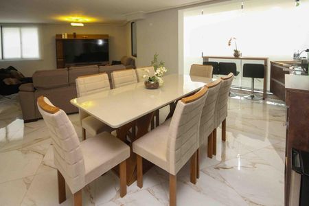 Apartamento para alugar com 198m², 3 quartos e 3 vagas Apartamento para alugar com 198m², 3 quartos e 3 vagasSala de Jantar