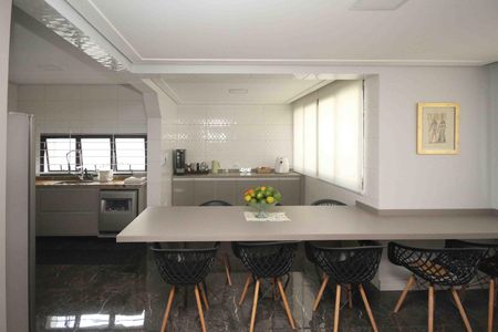 Apartamento para alugar com 198m², 3 quartos e 3 vagas Apartamento para alugar com 198m², 3 quartos e 3 vagasCozinha