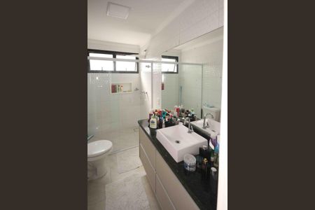 Apartamento à venda com 198m², 4 quartos e 3 vagasBanheiro da Suíte 03