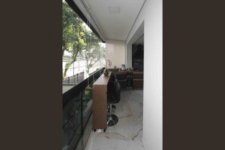 Apartamento à venda com 198m², 4 quartos e 3 vagasVaranda