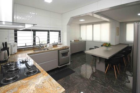 Apartamento para alugar com 198m², 3 quartos e 3 vagas Apartamento para alugar com 198m², 3 quartos e 3 vagasCozinha