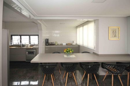 Apartamento à venda com 198m², 4 quartos e 3 vagasCozinha