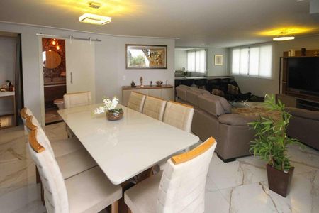 Apartamento para alugar com 198m², 3 quartos e 3 vagas Apartamento para alugar com 198m², 3 quartos e 3 vagasSala de Jantar