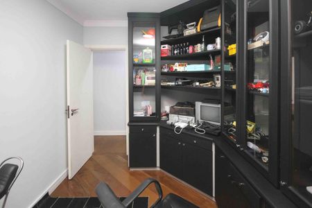 Apartamento para alugar com 198m², 3 quartos e 3 vagas Apartamento para alugar com 198m², 3 quartos e 3 vagasEscritório