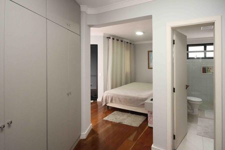Apartamento à venda com 198m², 4 quartos e 3 vagasBanheiro da Suite 02