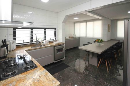 Apartamento à venda com 198m², 4 quartos e 3 vagasCozinha