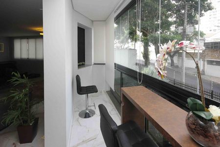 Apartamento à venda com 198m², 4 quartos e 3 vagasVaranda