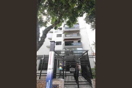 Apartamento para alugar com 198m², 3 quartos e 3 vagas Apartamento para alugar com 198m², 3 quartos e 3 vagasFachada