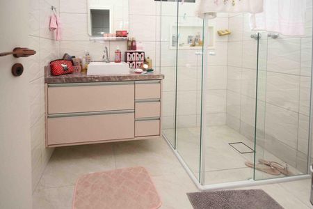 Apartamento à venda com 198m², 4 quartos e 3 vagasBanheiro da Suite 02