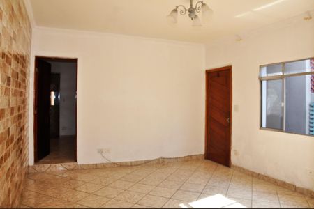 Casa para alugar com 70m², 2 quartos e 1 vaga Casa para alugar com 70m², 2 quartos e 1 vagaDetalhe - Sala