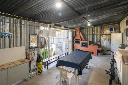 Casa à venda com 150m², 4 quartos e 1 vagaÁrea de Serviço