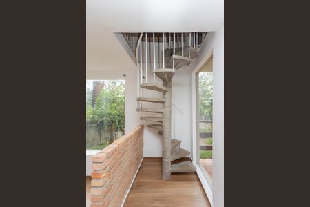 Casa para alugar com 110m², 1 quarto e 4 vagasEscada