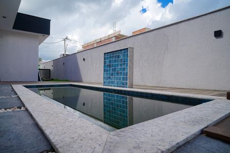Casa de condomínio para alugar com 176m², 4 quartos e 4 vagasPiscina