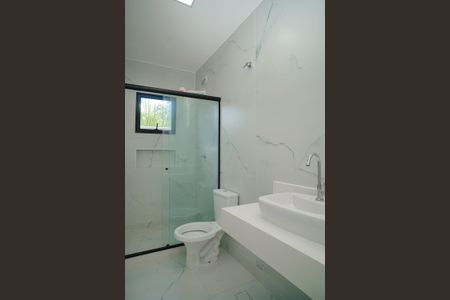 Casa de condomínio para alugar com 176m², 4 quartos e 4 vagasBanheiro Social